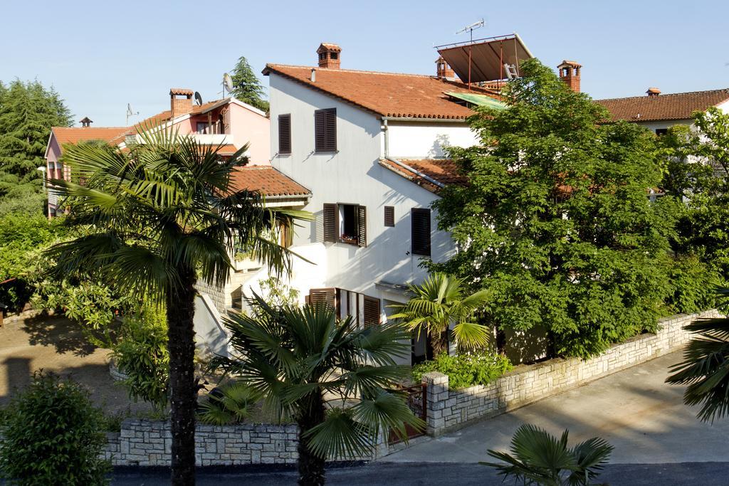Apartments Mladenka Πόρετς Εξωτερικό φωτογραφία