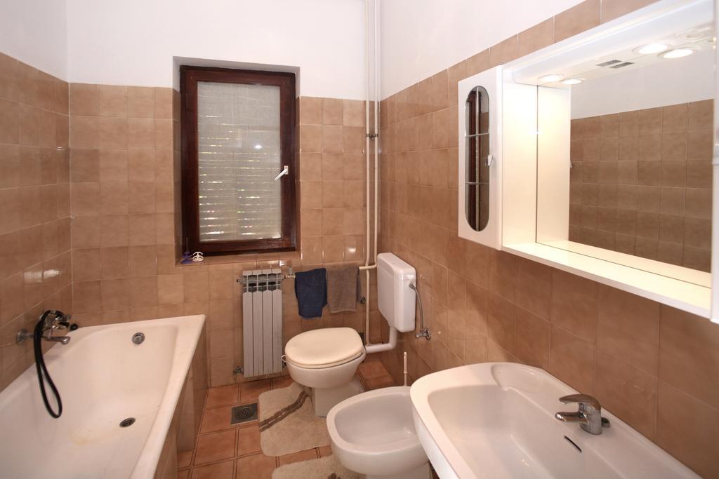 Apartments Mladenka Πόρετς Εξωτερικό φωτογραφία