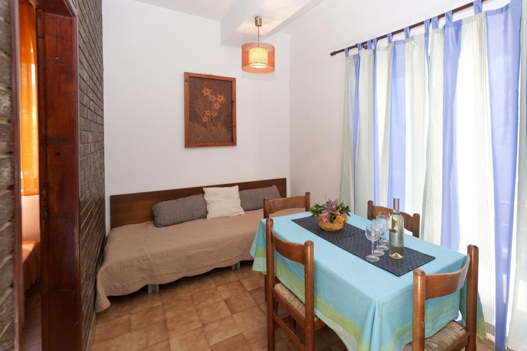 Apartments Mladenka Πόρετς Εξωτερικό φωτογραφία