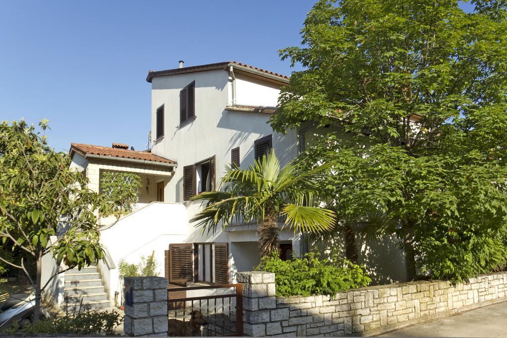 Apartments Mladenka Πόρετς Εξωτερικό φωτογραφία