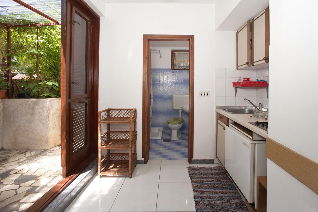 Apartments Mladenka Πόρετς Εξωτερικό φωτογραφία
