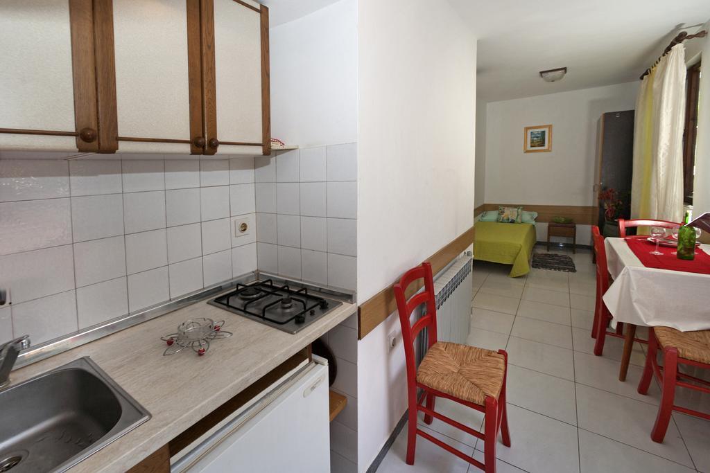 Apartments Mladenka Πόρετς Εξωτερικό φωτογραφία