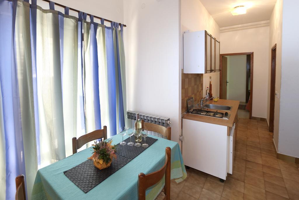 Apartments Mladenka Πόρετς Δωμάτιο φωτογραφία