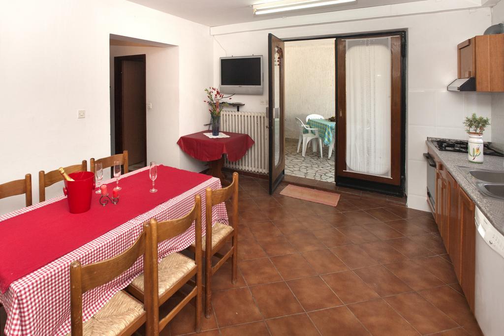 Apartments Mladenka Πόρετς Δωμάτιο φωτογραφία