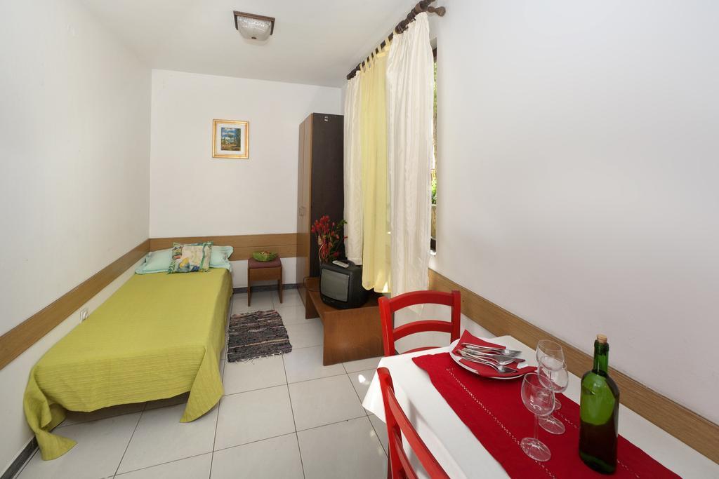 Apartments Mladenka Πόρετς Δωμάτιο φωτογραφία